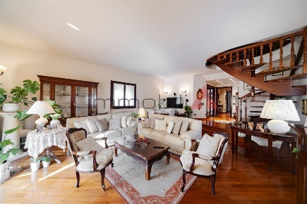 Foto Attico a Nova Milanese di 190 m² con 4 locali in vendita