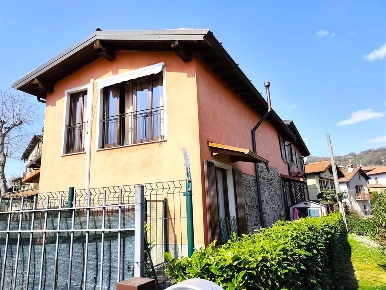 Foto Villa a schiera in via Cellini, Pontida Centro di 169 m² con 4 locali