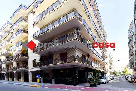 Foto Ristorante in Via GM Bosco 39, Caserta Corso Trieste di 200 m²