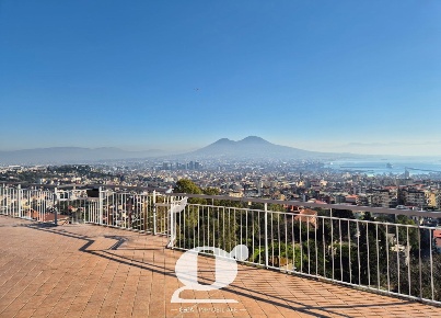 Foto Appartamento in Carlo Cattaneo, Napoli Arenella di 90 m² con 4 locali