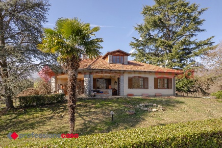 Foto Villa bifamiliare in Via Regione Maritani 3, Piossasco di 360 m²