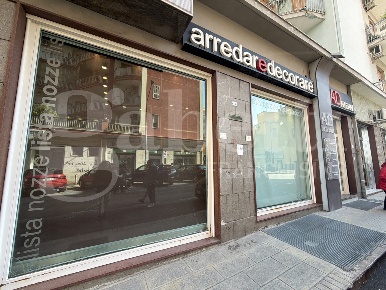 Foto Negozio in Via De Raffaele De Pascale 10, Angri Centro di 134 m²