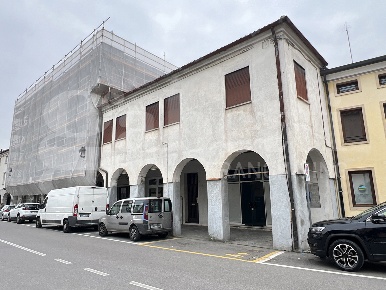 Foto Casa indipendente a Piove di Sacco di 305 m² con 7 locali in vendita