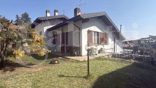 Foto Villa unifamiliare in Via Como SNC, Albavilla Centro di 230 m²