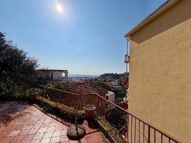 Foto Appartamento in Via Sardi 22, Varazze Centro di 149 m² con 4 locali