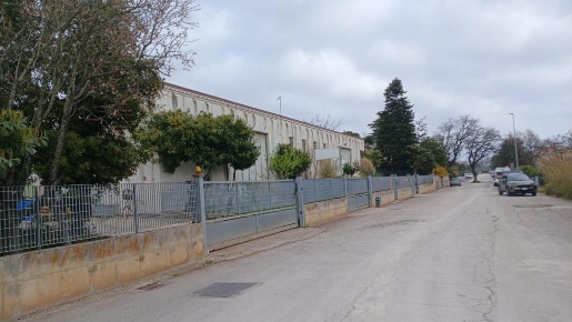 Foto Capannone industriale a Sirolo di 2000 m² con 6 locali in vendita