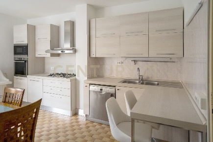 Foto Appartamento in Via Umberto Maddalena 1, Verona di 145 m² con 8 locali