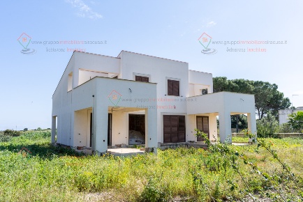 Foto Villa bifamiliare a Siracusa Isola di 150 m² con 6 locali in vendita