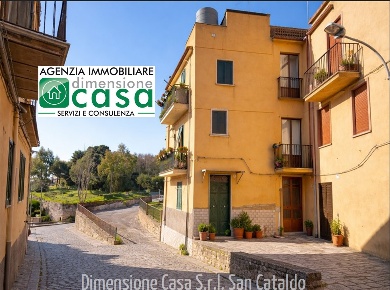 Foto Casa indipendente in Via S. Lucia 78, San Cataldo Centro di 99 m²