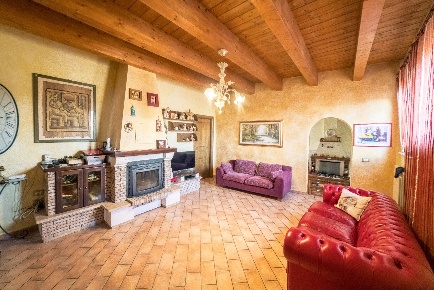 Foto Attico in VIA GIOBERTI, Fabriano Centro di 131 m² con 9 locali