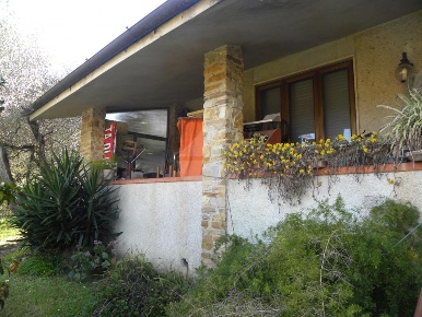 Foto Villa unifamiliare in Viale della Rimembranza, Capannori di 160 m²