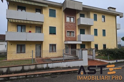 Foto Appartamento in Via dei Furlani, Santorso Centro di 89 m² con 4 locali