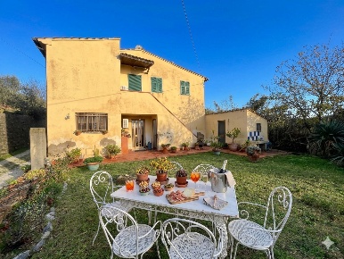 Foto Casa indipendente a Casciana Terme Lari di 108 m² con 5 locali