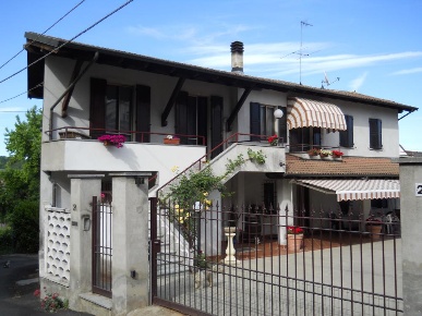 Foto Villa unifamiliare a Castelletto Monferrato Centro di 263 m²