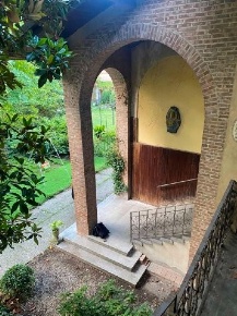 Foto Casa indipendente a Tortona Centro di 500 m² con 10 locali in vendita