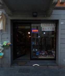 Foto Negozio a Valenza Centro di 182 m² con 2 locali in vendita