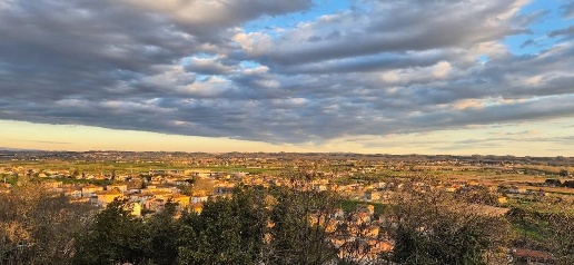 Foto Rustico a Santa Maria a Monte Montecalvoli di 385 m² con 15 locali