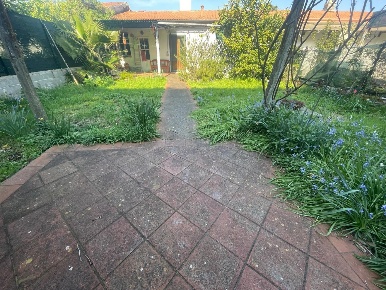 Foto Casa indipendente a Carrara Marina di Carrara di 230 m² con 11 locali