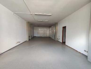 Foto Locale commerciale a Lucca San Marco - Acquacalda di 194 m² in vendita