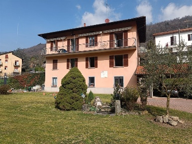 Foto Casa indipendente a Como Camnago Volta di 210 m² con 12 locali