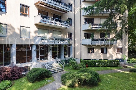 Foto Appartamento in via Petrarca, Como Borghi di 180 m² con 6 locali