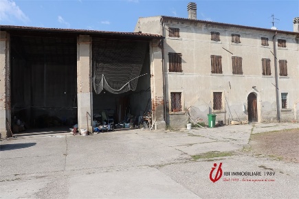 Foto Rustico in Via oltre tione, Erbè Valmala di 340 m² con 7 locali