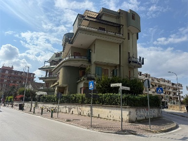 Foto Appartamento in Via Diaz, Acerra Centro di 160 m² con 4 locali