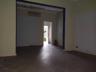 Foto Attività commerciale in via torino 9, Altopascio di 40 m² con 2 locali