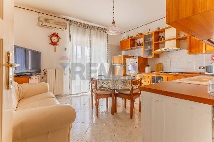 Foto Appartamento in Via Ascianghi 5, Bari Stanic di 139 m² con 5 locali