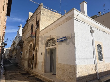 Foto Casa indipendente in Via Giordano Bruno 27, Turi di 77 m² con 4 locali