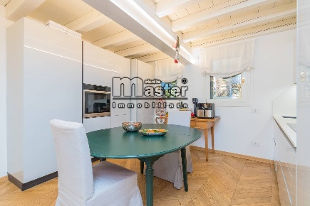 Foto Appartamento in piazza pio x, Treviso Duomo di 250 m² con 6 locali