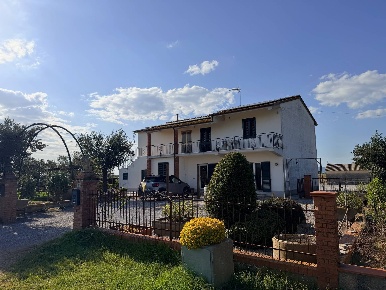 Foto Rustico in Strada Vicinale della Barca del Grazi, Orbetello di 250 m²
