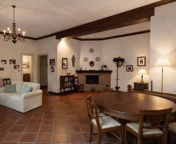 Foto Casa indipendente in VIA RIPPA, Mantova Centro di 600 m² con 6 locali