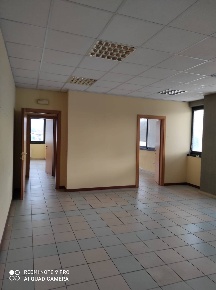 Foto Ufficio in Via Sarzanese 90, Lucca Sant'Anna di 210 m² con 8 locali