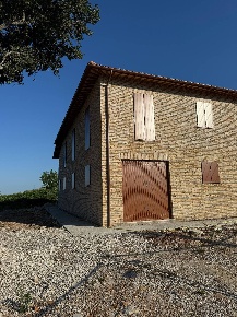 Foto Rustico a Appignano del Tronto Centro di 450 m² con 15 locali