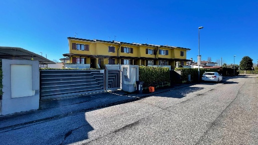 Foto Villa a schiera a Vigonovo Tombelle di 150 m² con 6 locali in vendita