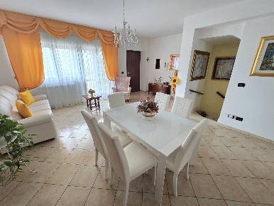 Foto Case semi ndipendenti in Via Onna 58, L'Aquila Paganica - Tempera