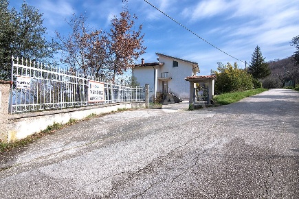 Foto Casa indipendente in Contrada Bosco, Chiusano di San Domenico