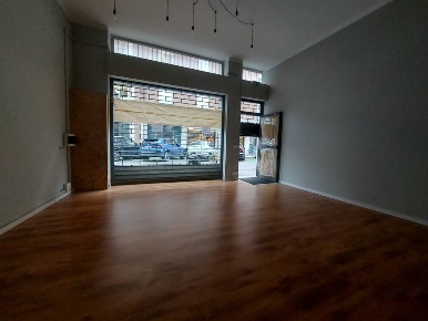 Foto Negozio in via canneti, Ravenna di 60 m² con 2 locali in affitto
