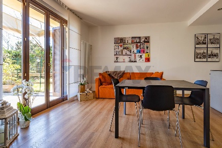 Foto Appartamento in Via Rossotti 11, Taino Centro di 83 m² con 2 locali