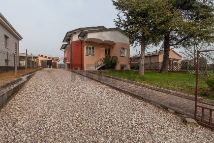 Foto Villa unifamiliare in Via Leonardi Accordi 35, Castellucchio Centro