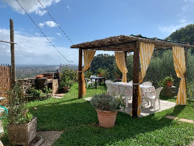 Foto Casa indipendente in Via Cerro Grosso 20, Pietrasanta di 250 m²