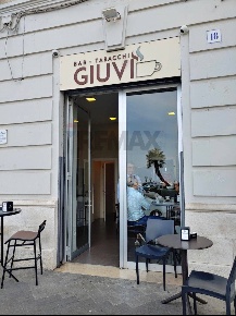 Foto Attività commerciale in Piazza Eroi Del Mare 16, Bari Murat di 100 m²