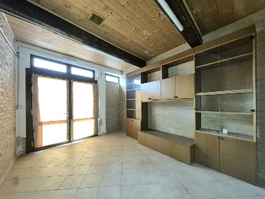 Foto Locale commerciale in Via Giuseppe Garibaldi 87, Ferrara di 20 m²