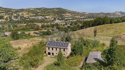 Foto Villa unifamiliare a Maiolati Spontini di 290 m² con 5 locali