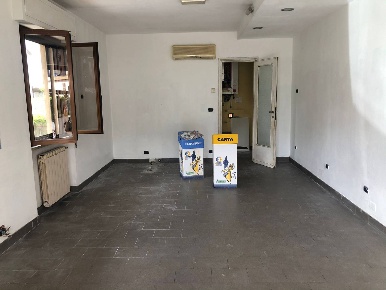 Foto Attività commerciale in via della pace, Massarosa Piano di Mommio