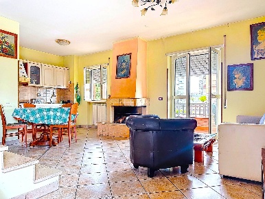 Foto Appartamento in Via dello Stadio 38, Monterotondo di 110 m² in vendita