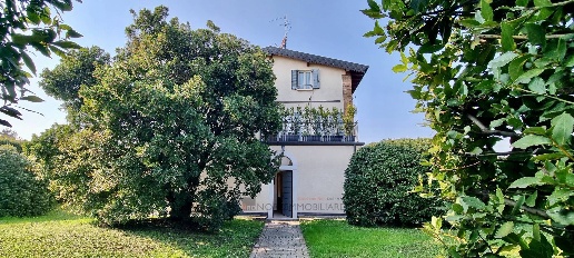 Foto Rustico in Via Rose, Brescia Primo Maggio di 240 m² con 6 locali