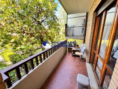 Foto Appartamento a Massa Marina di Massa Centro di 85 m² con 5 locali