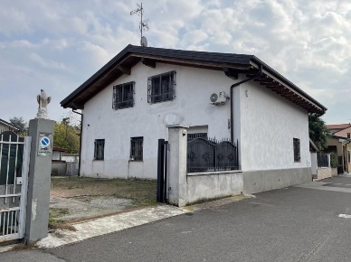 Foto Villa unifamiliare a Inveruno Furato di 392 m² con 4 locali in vendita
